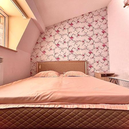 Crystal Villa Hotel Yerevan Bagian luar foto