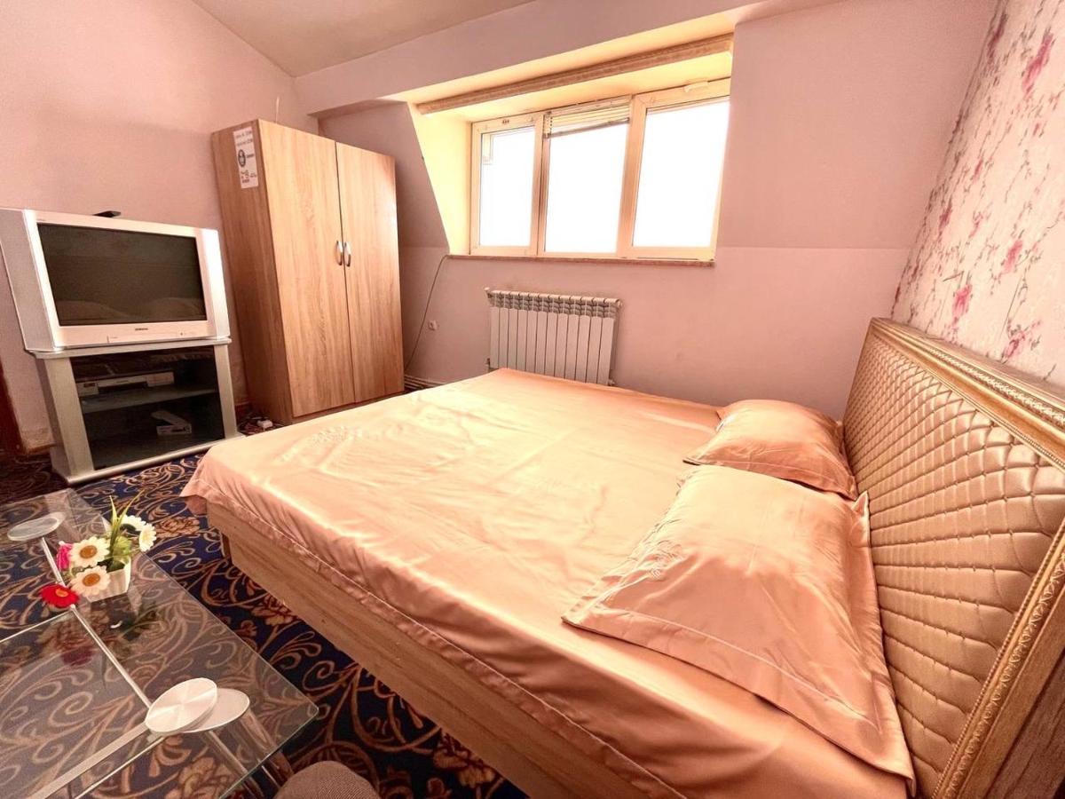 Crystal Villa Hotel Yerevan Bagian luar foto
