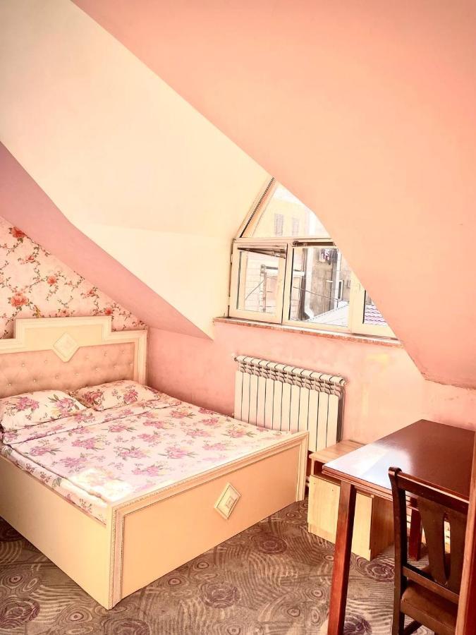 Crystal Villa Hotel Yerevan Bagian luar foto