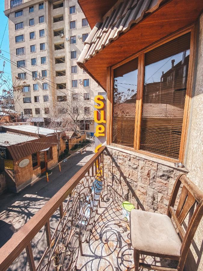 Crystal Villa Hotel Yerevan Bagian luar foto