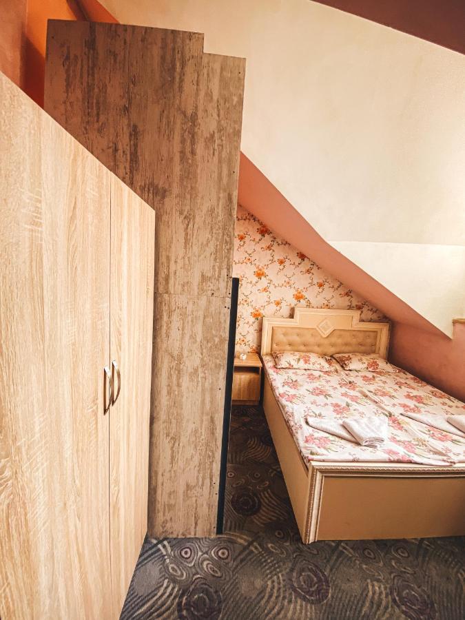 Crystal Villa Hotel Yerevan Bagian luar foto
